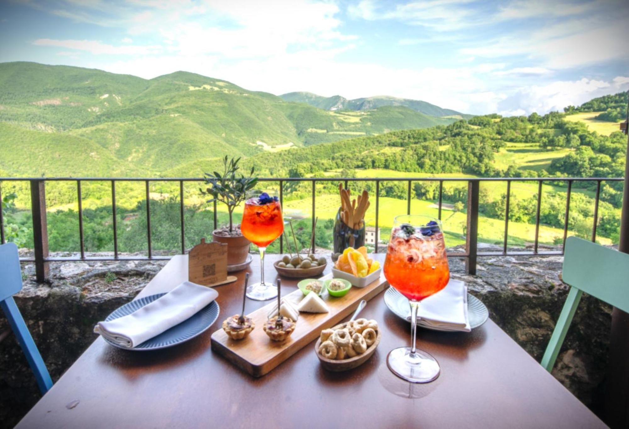 Castello Di Postignano Relais Hotel Sellano Eksteriør billede